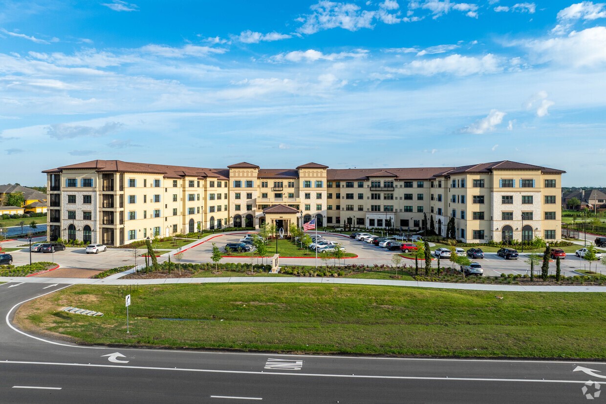 Grand Living at Tuscan Lakes